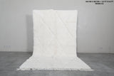 5.2 x 8.6 FT Moroccan Rug – Minimalist White Diamond Pattern