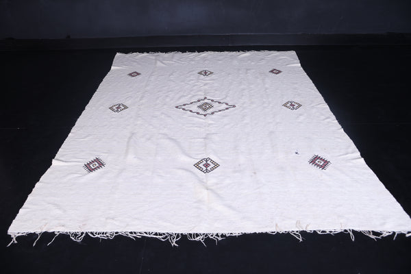 Beige flatwoven Moroccan berber rug – 6.8 FT x 9 FT | Neutral toned artisan beauty