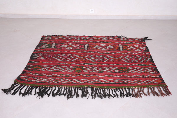 Handwoven vintage kilim rug – 5.3 FT x 4.4 FT | Authentic Moroccan design