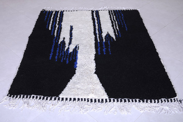 Moroccan handmade contemporary rug | 5 x 5.9 ft | Modern artistic design