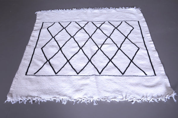 Moroccan handwoven kilim – 3.9 FT x 4 FT | Traditional wool rug