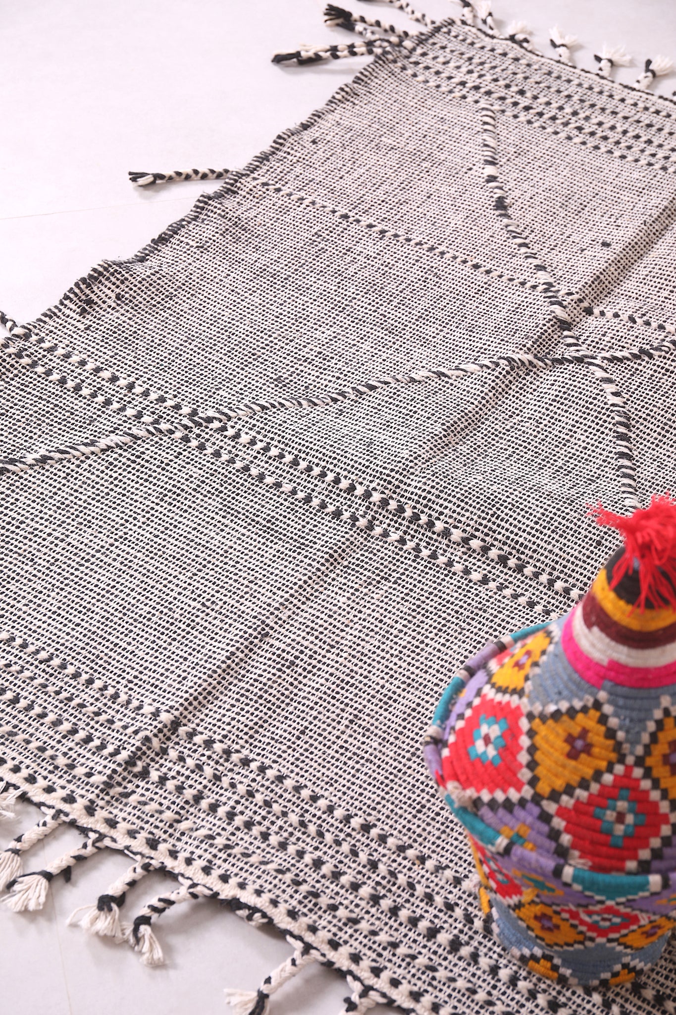 Flat woven Moroccan rug – 3.3 FT x 4.7 FT | Handcrafted artisan design ...