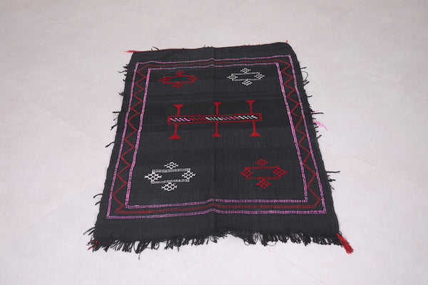 Elegant black Moroccan rug – 2.8 FT x 4.4 FT | Handwoven berber art