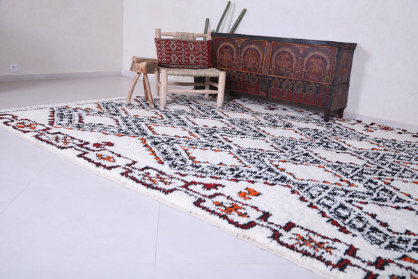 Handmade white moroccan rug – Red & black geometric patterns