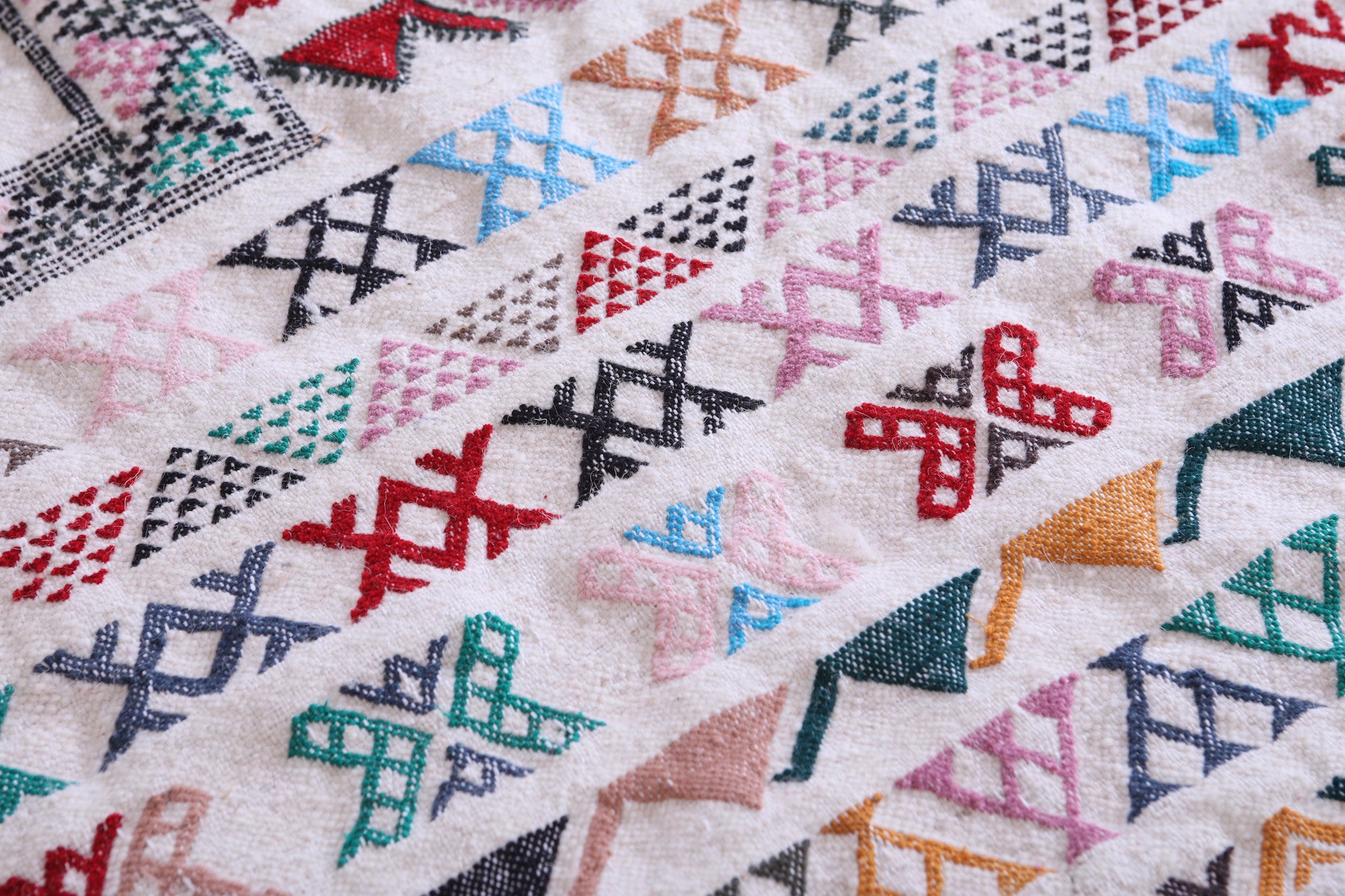 Colorful Berber Patterned Flatwoven Moroccan Rug – Beni ourain rug