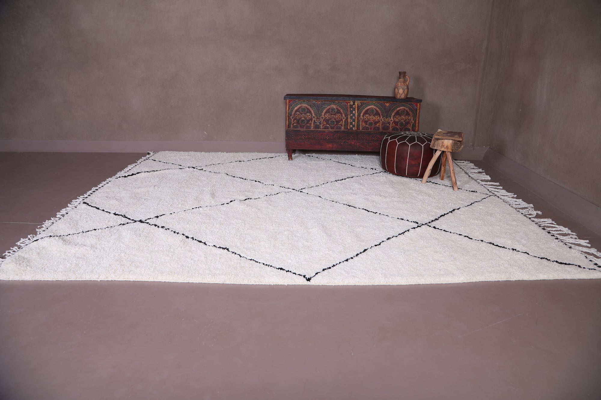Custom white moroccan rug with black pattern – Handcrafted – Beni ...