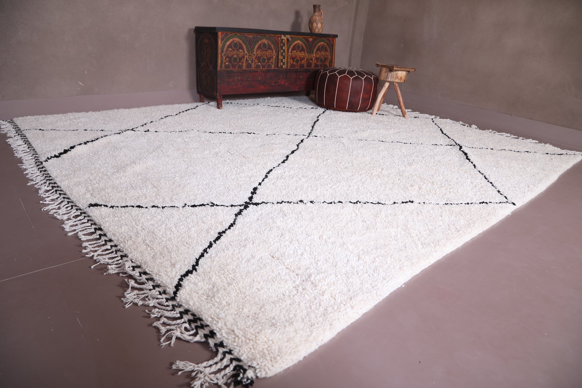 Custom white moroccan rug with black pattern – Handcrafted – Beni ...