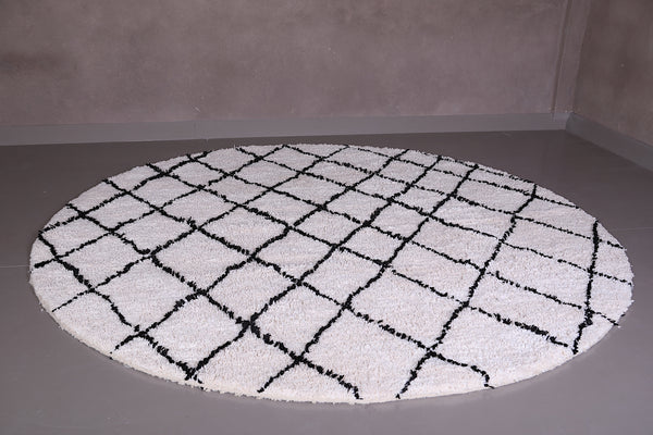White handmade round trellis custom rug – Elegant and versatile