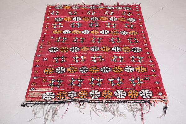 Square handmade Moroccan berber rug – Unique red and geometric pattern | 3.8 x 4.8 ft