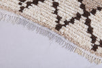 Elegant Moroccan Berber Rug – 2.8 x 6.3 ft, Neutral Diamond Pattern