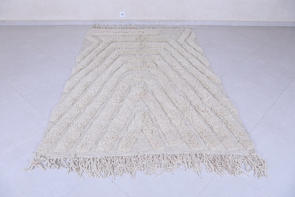Handwoven Moroccan beni ourain rug – 5.1 x 8.1 ft creamy wool carpet