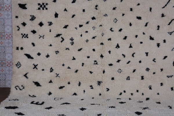 Handmade Moroccan rug with black dots - Custom black and white design