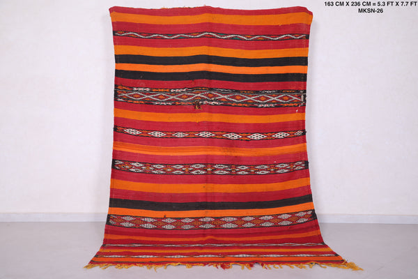 Beautiful handwoven moroccan berber rug - 5.3 FT X 7.7 FT